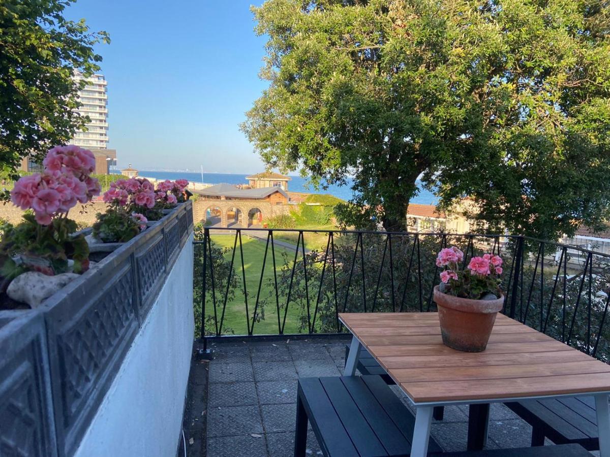 Warwick House - Stunning House With Terrace And Sea Views, Sleeps 11 Vila Worthing Exterior foto